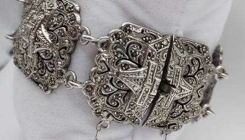 Industria Argentina 900 Silver Bracelet, 5 segments, cut metalwork, ornamented with marquisites.