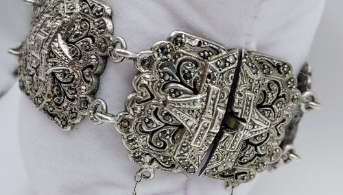 Industria Argentina 900 Silver Bracelet, 5 segments, cut metalwork, ornamented with marquisites.