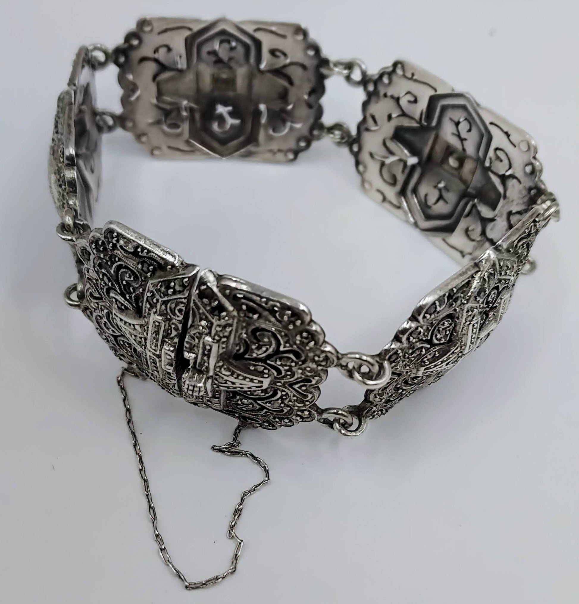 Industria Argentina 900 Silver Bracelet, 5 segments, cut metalwork, ornamented with marquisites.