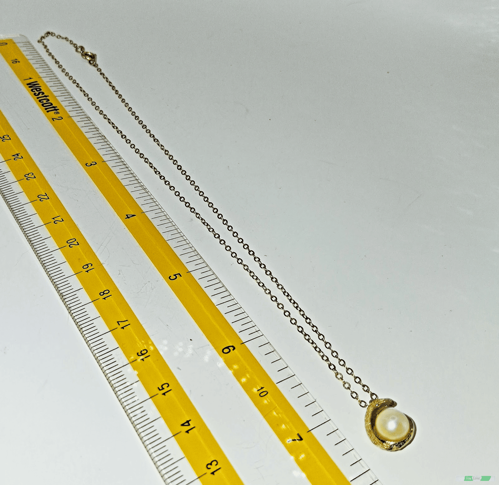 14KT Gold Fine Chain with 1/4" Cultured Pearl in 14KT Pod