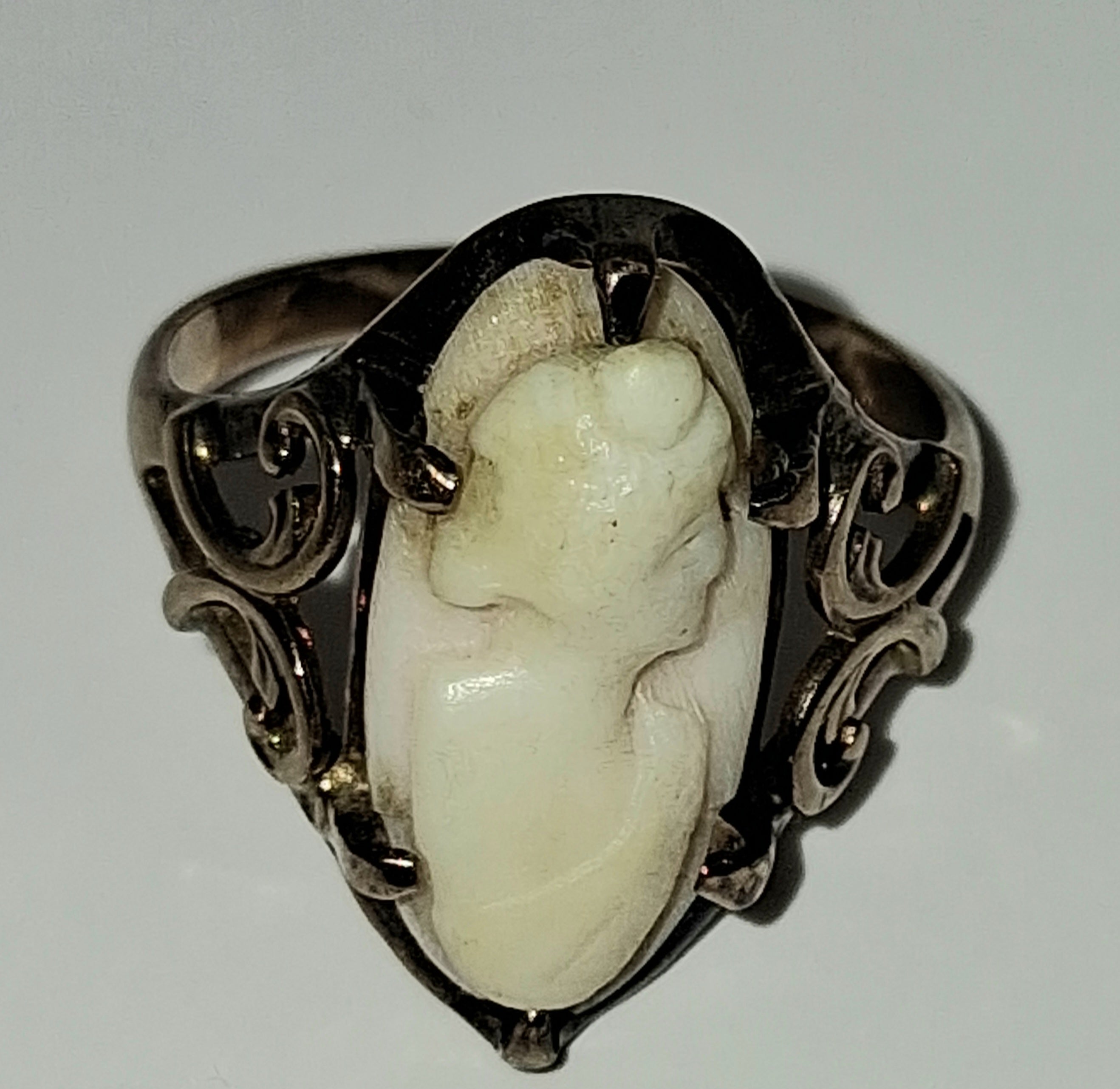 Petite Shell Cameo Ring — 9KT Gold
