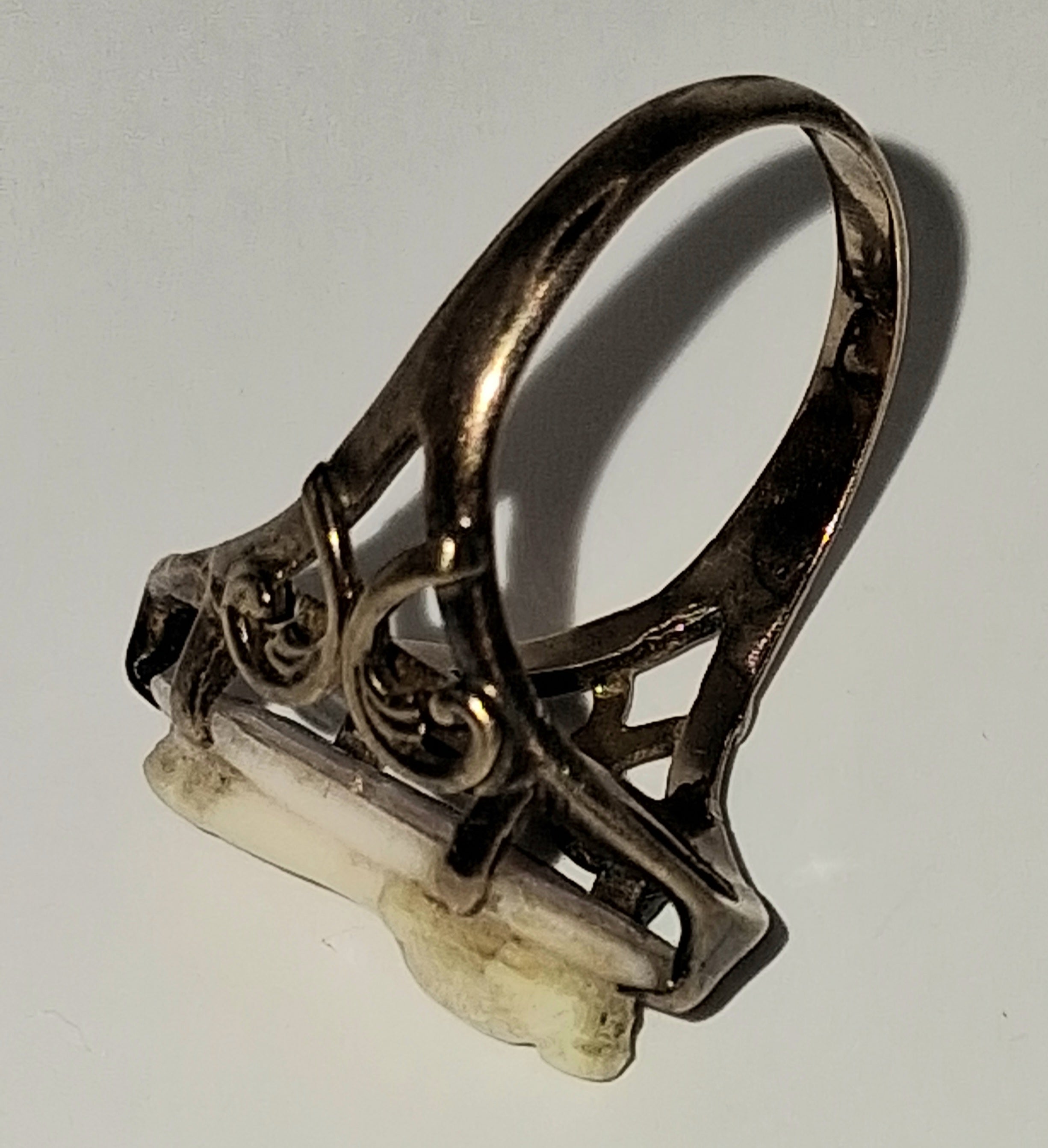 Petite Shell Cameo Ring — 9KT Gold