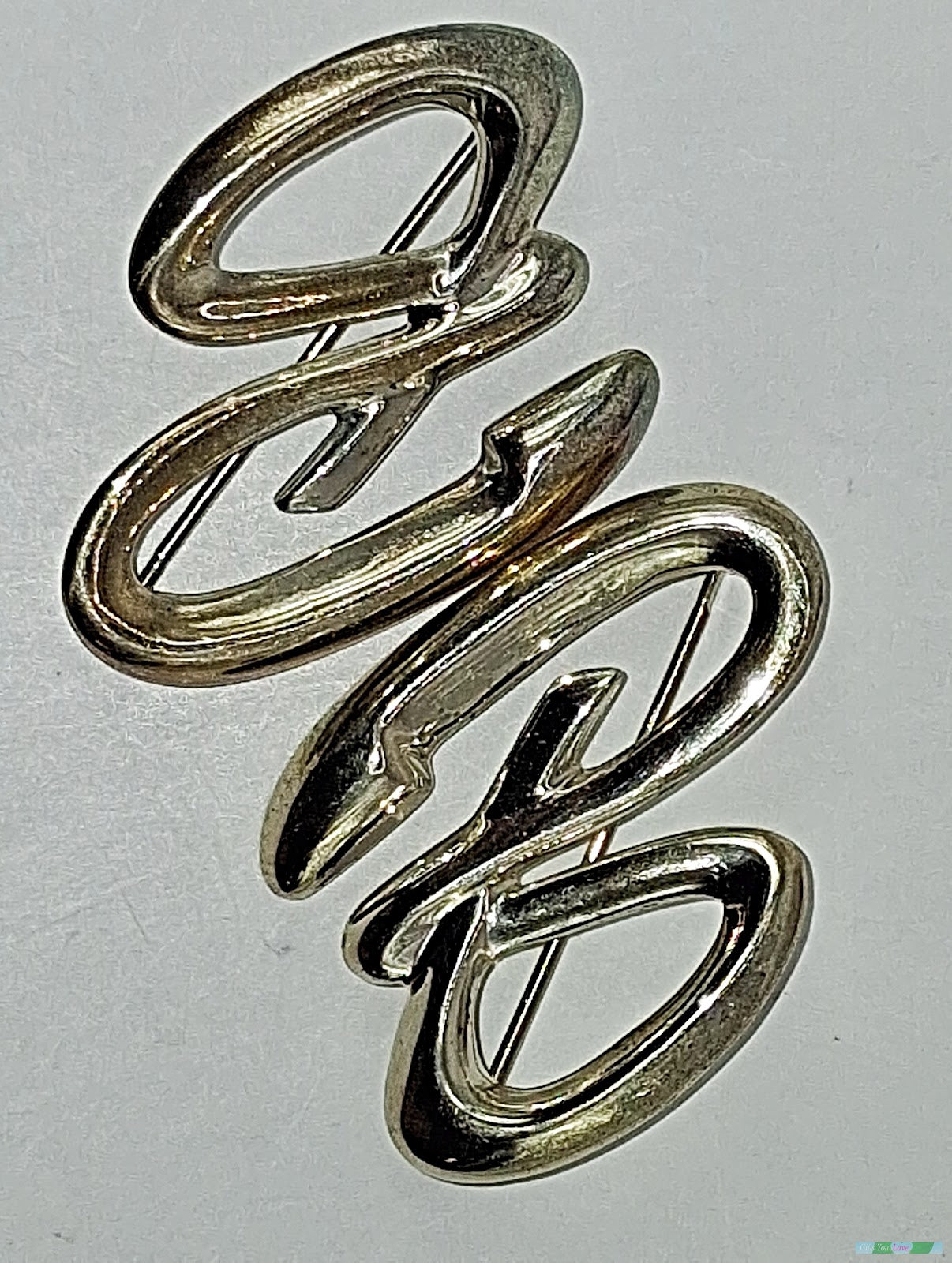Thailand Signed Cursive "E” Ribbon Style Initial Pin Set