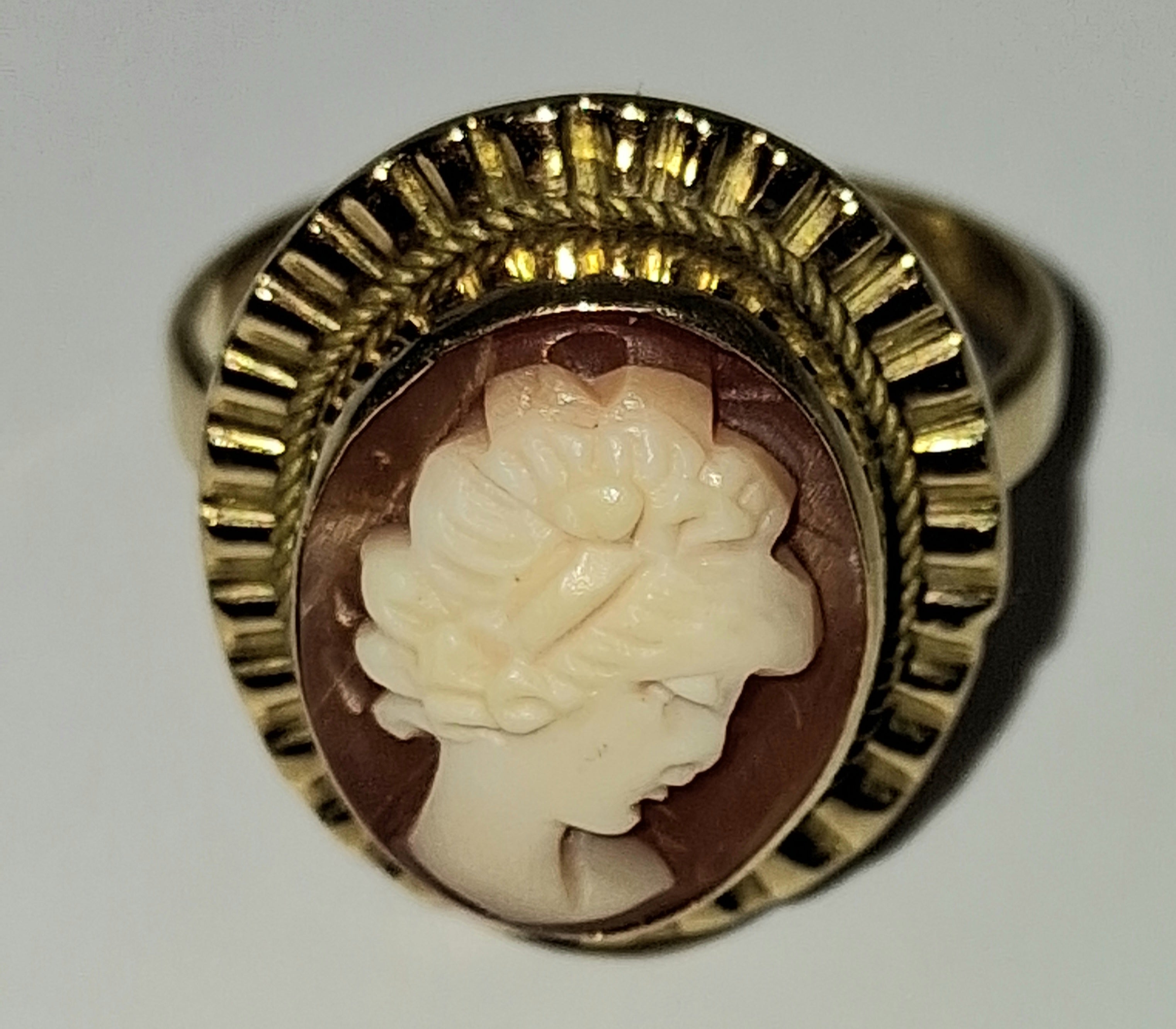 Van Dell Shell Cameo Gold-Filled Ring