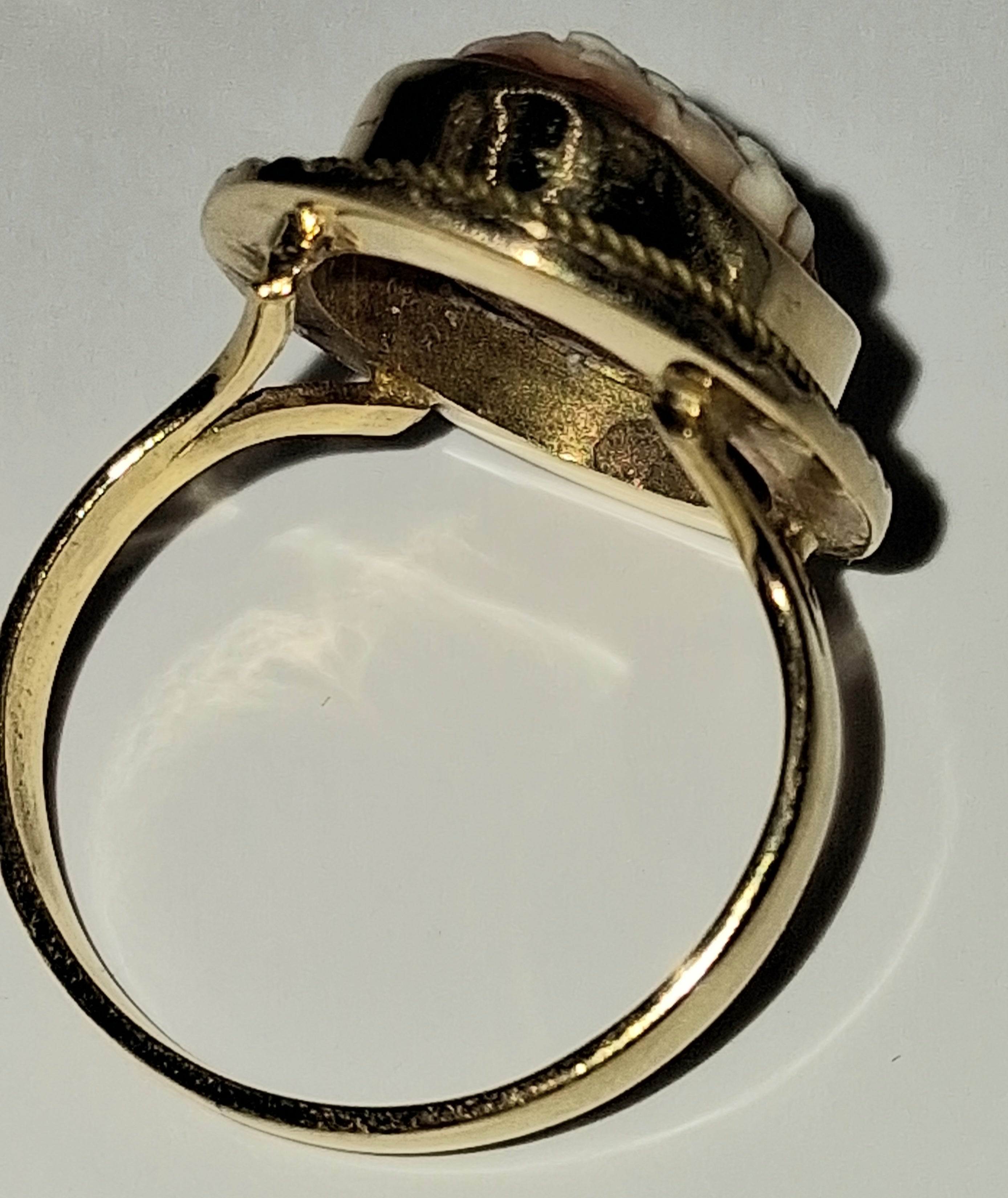 Van Dell Shell Cameo Gold-Filled Ring